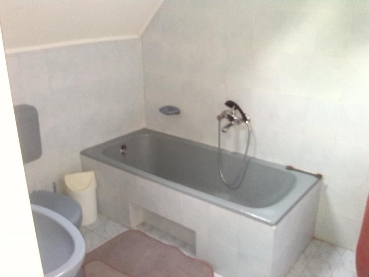 Hutter Vendeghaz Hotell Szántód Exteriör bild